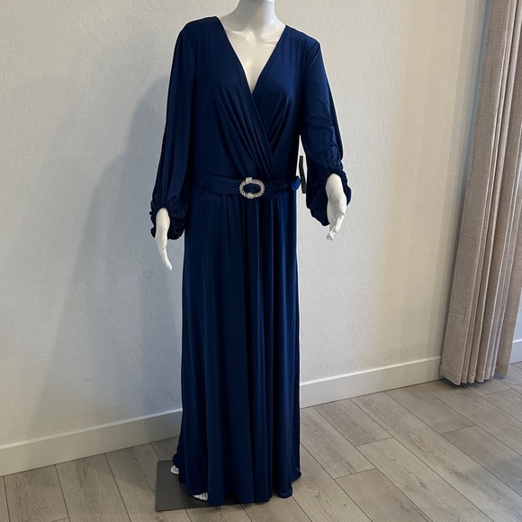 Dresses & Skirts - Elegant Navy Blue Maxi Dress